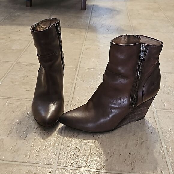 Frye Regina Seam wedge ankle boot size 8 - Picture 1 of 7